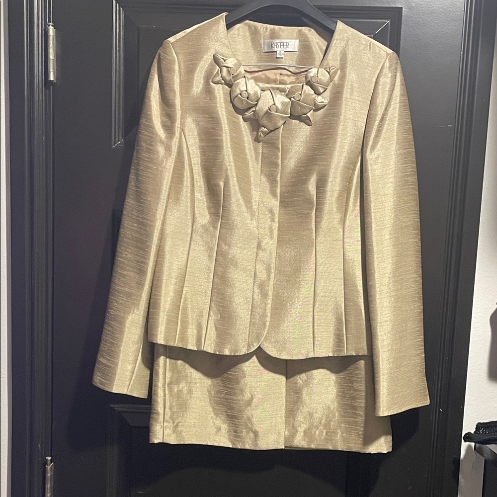 Kasper Gold Blazer with Elegant Floral Detail